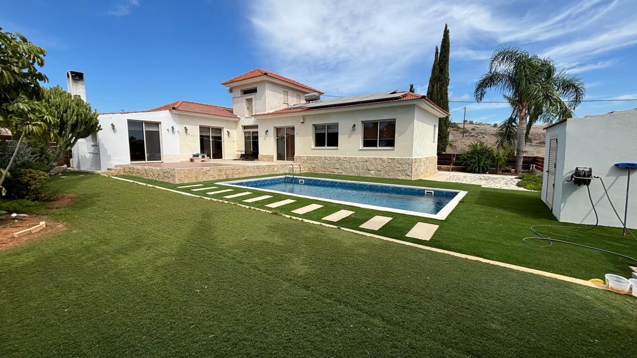 House in Monagroulli - view 1