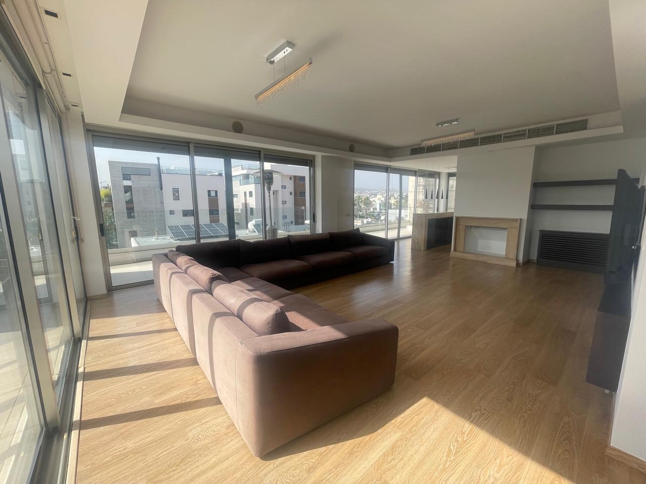 House in Agios Nikolaos - view 1