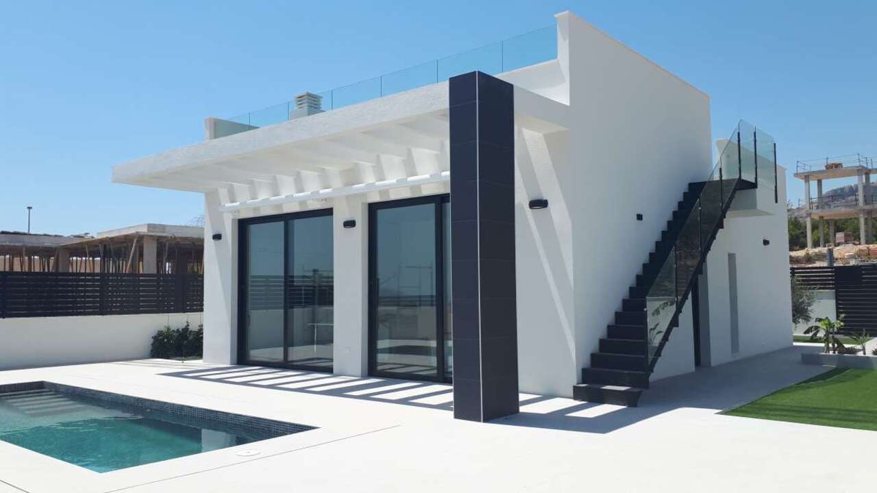 Villa in Alicante - view 1
