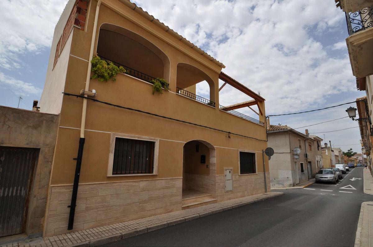 House in Pinoso - view 1