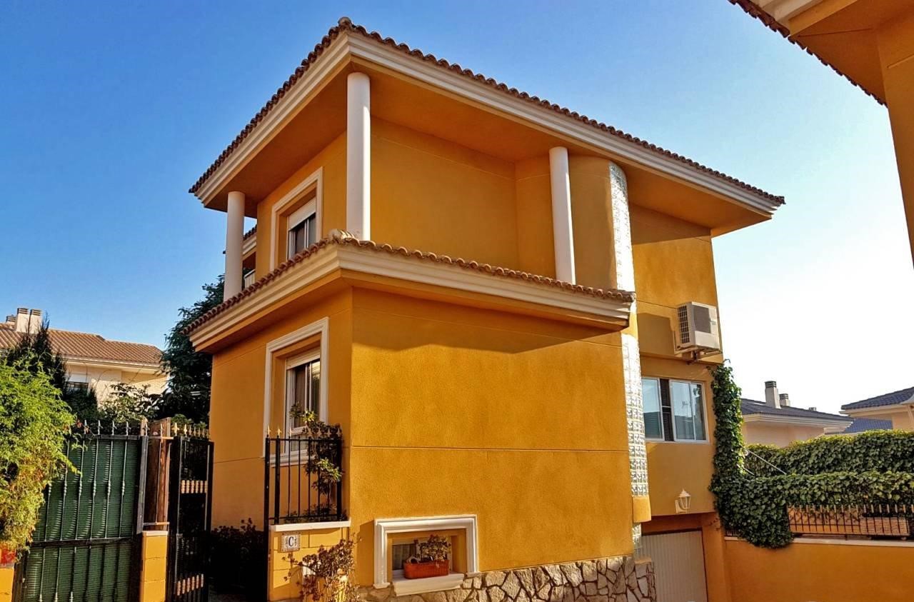 Villa in Petrel - view 1