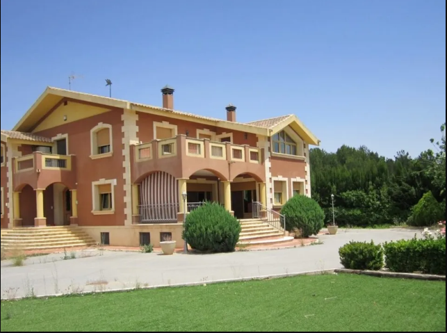 Villa in Santa Cruz - view 1