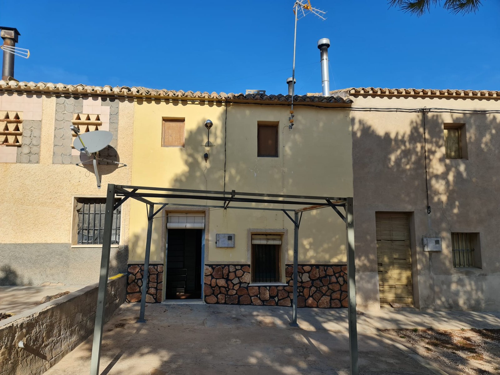 House in Yecla - view 1