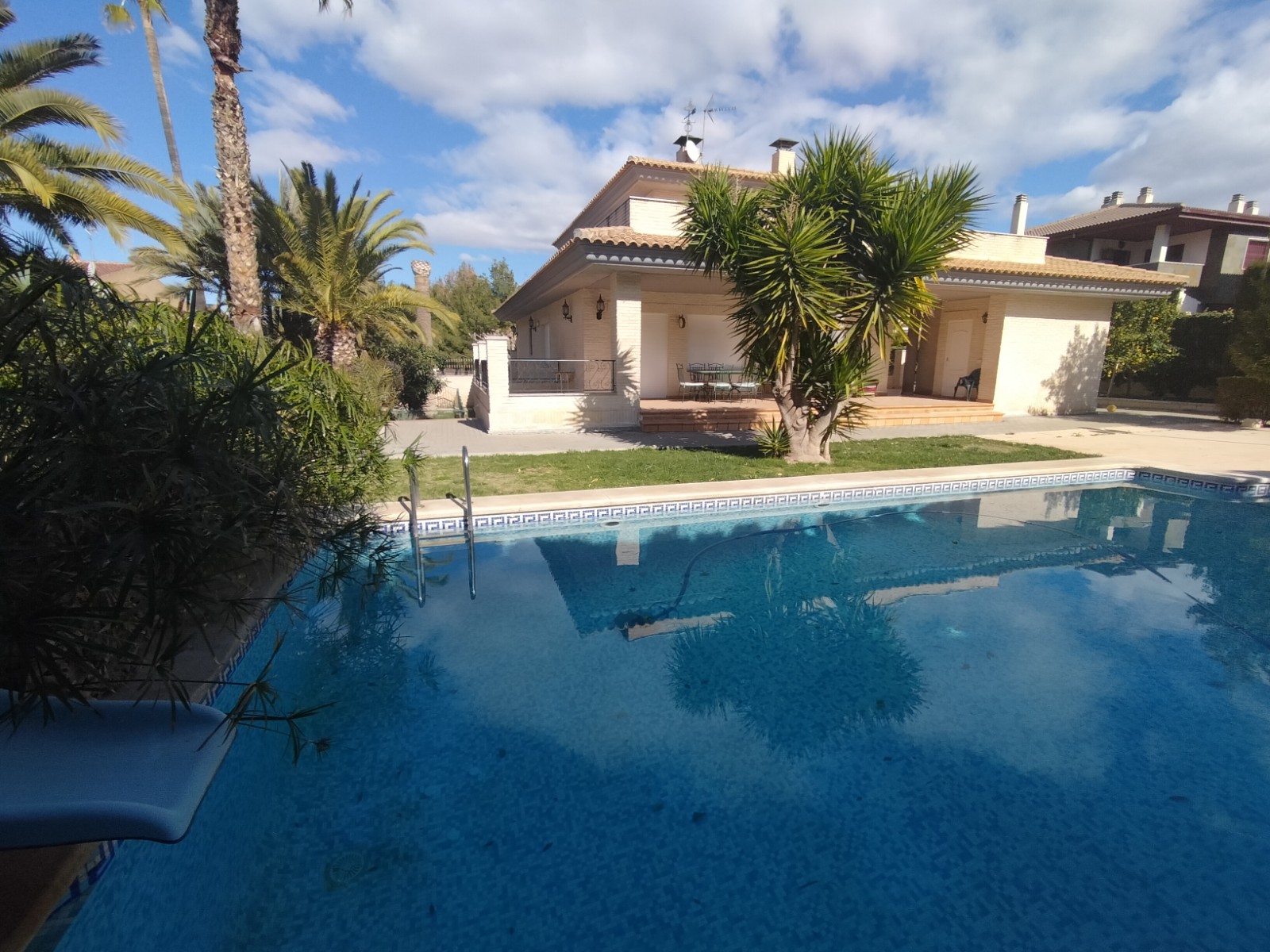 Villa in Novelda - view 1