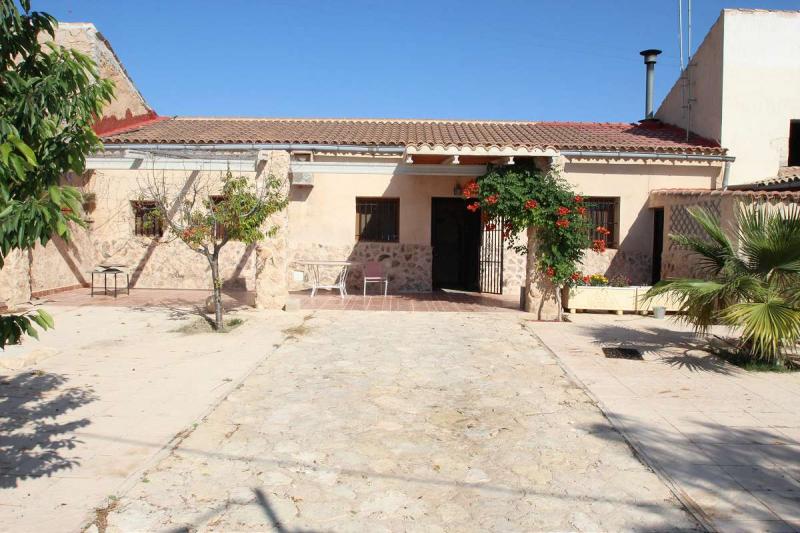 House in Pinoso - view 1