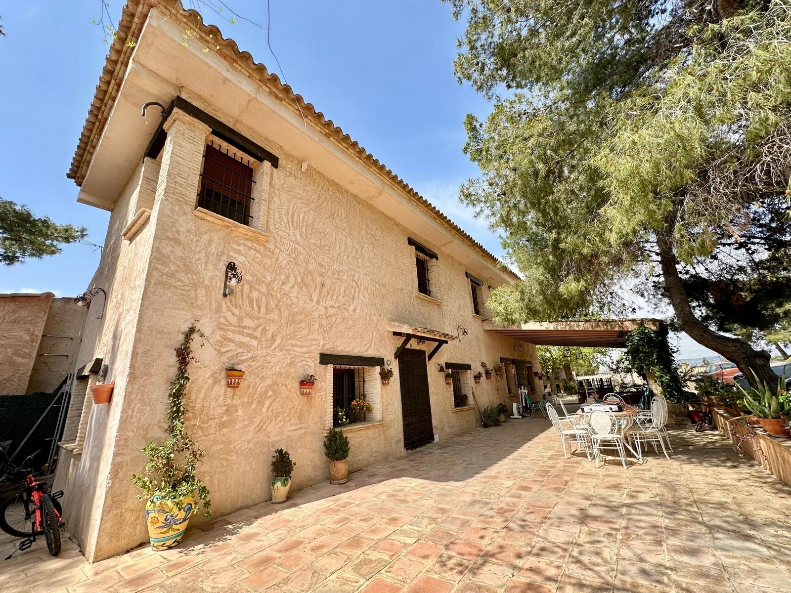Villa in Santa Cruz - view 1