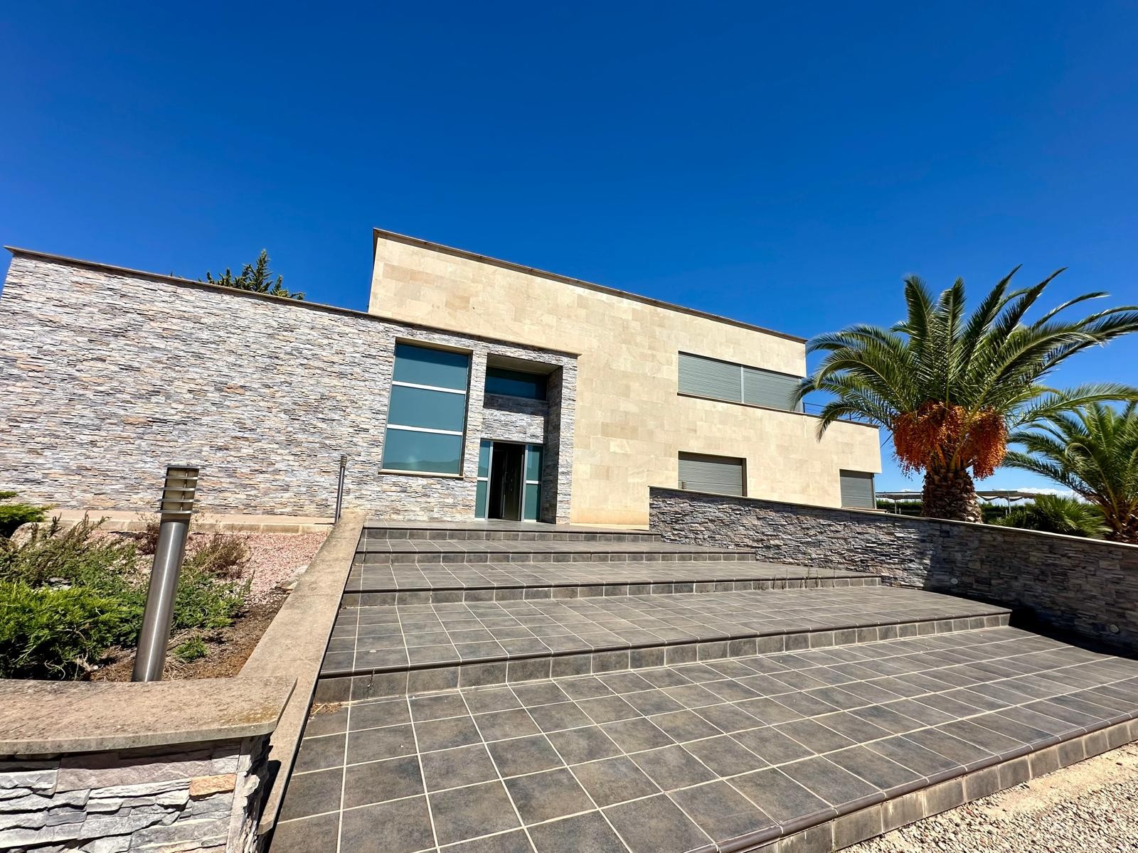 Villa in Santa Cruz - view 1