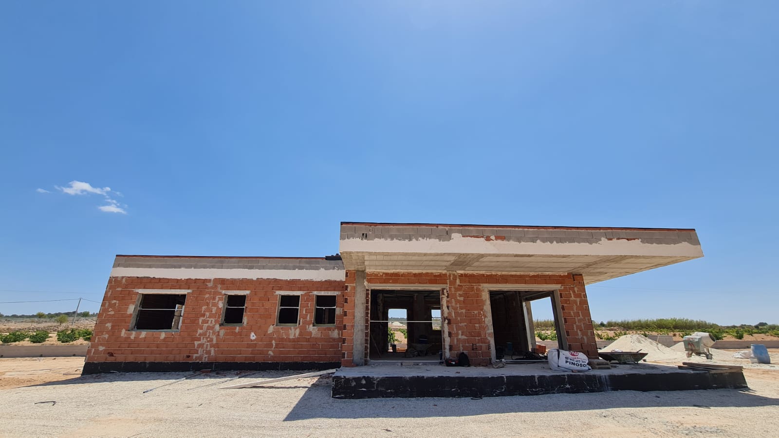 Villa in Pinoso - view 1