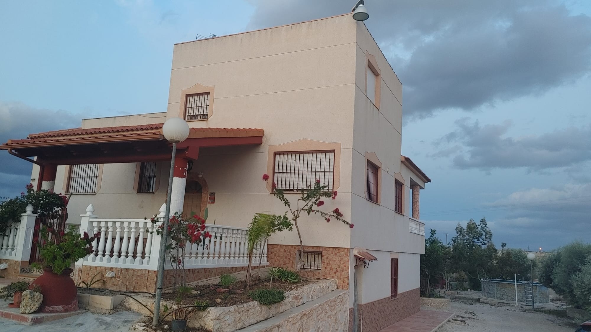 Villa in Los Banos - view 1