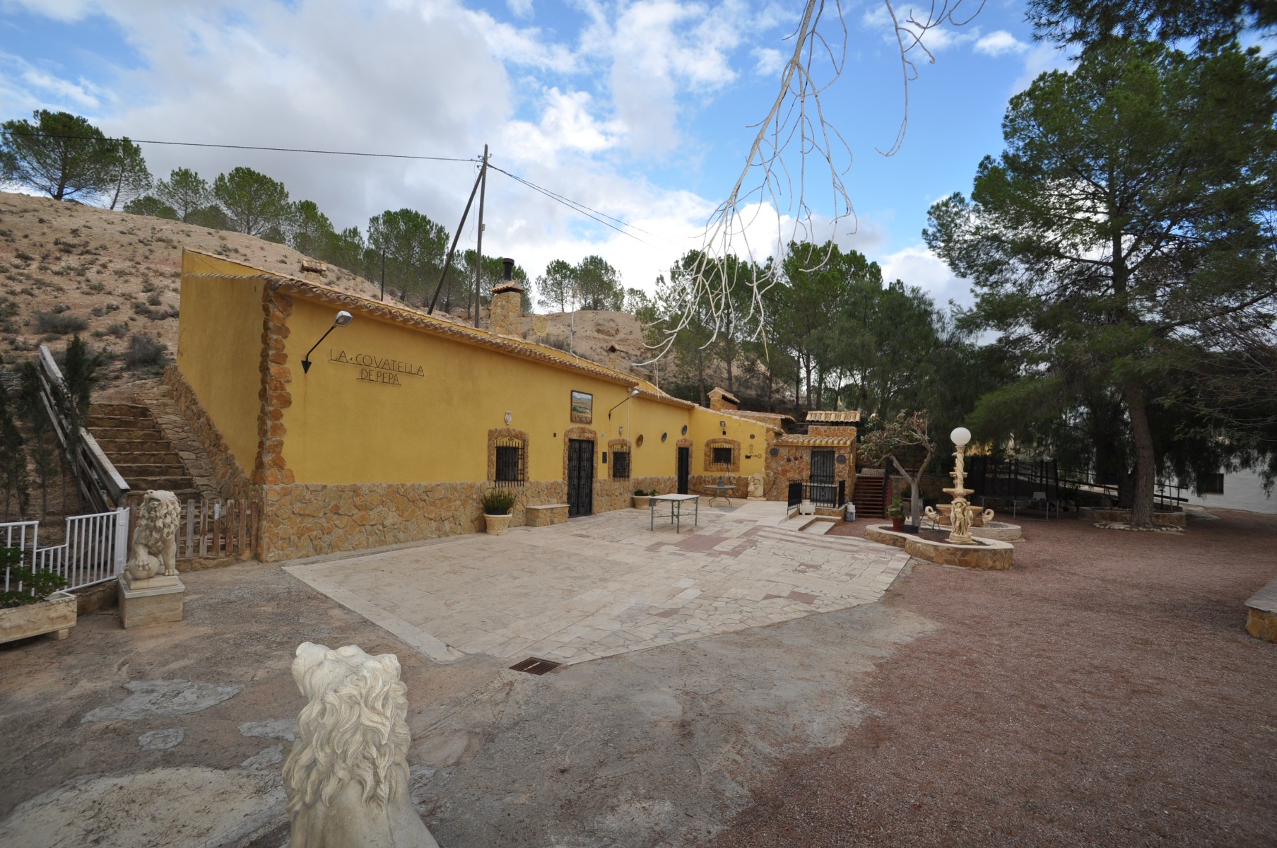 House in Pinoso - view 1