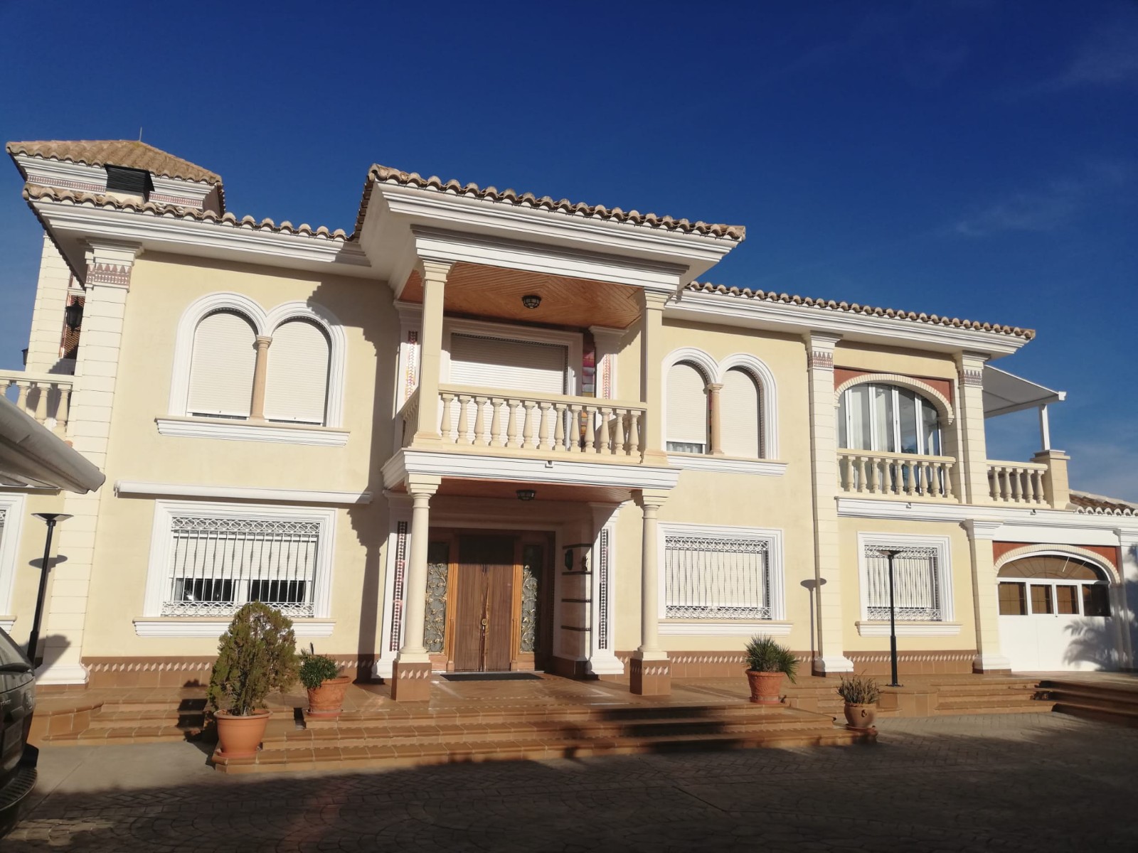 Villa in Santa Cruz - view 1