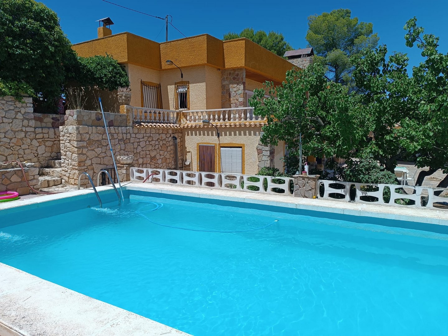 Villa in Santa Cruz - view 1