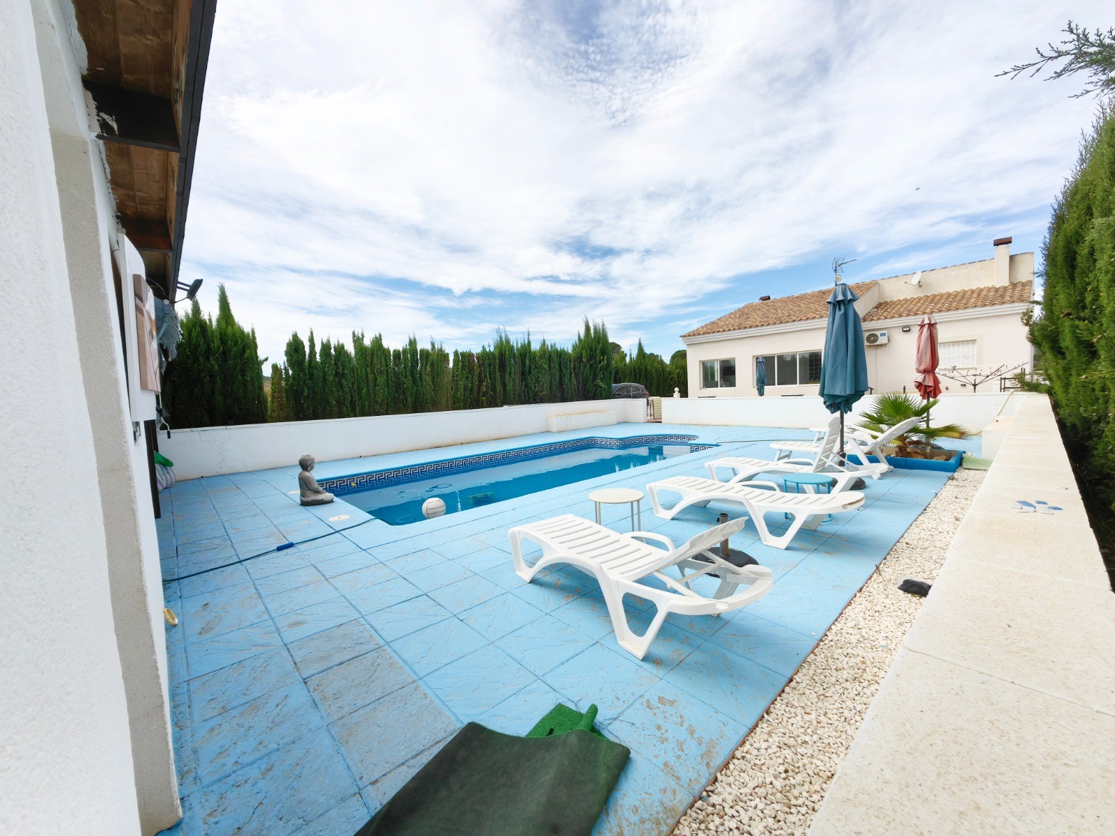 Villa in Pinoso - view 1