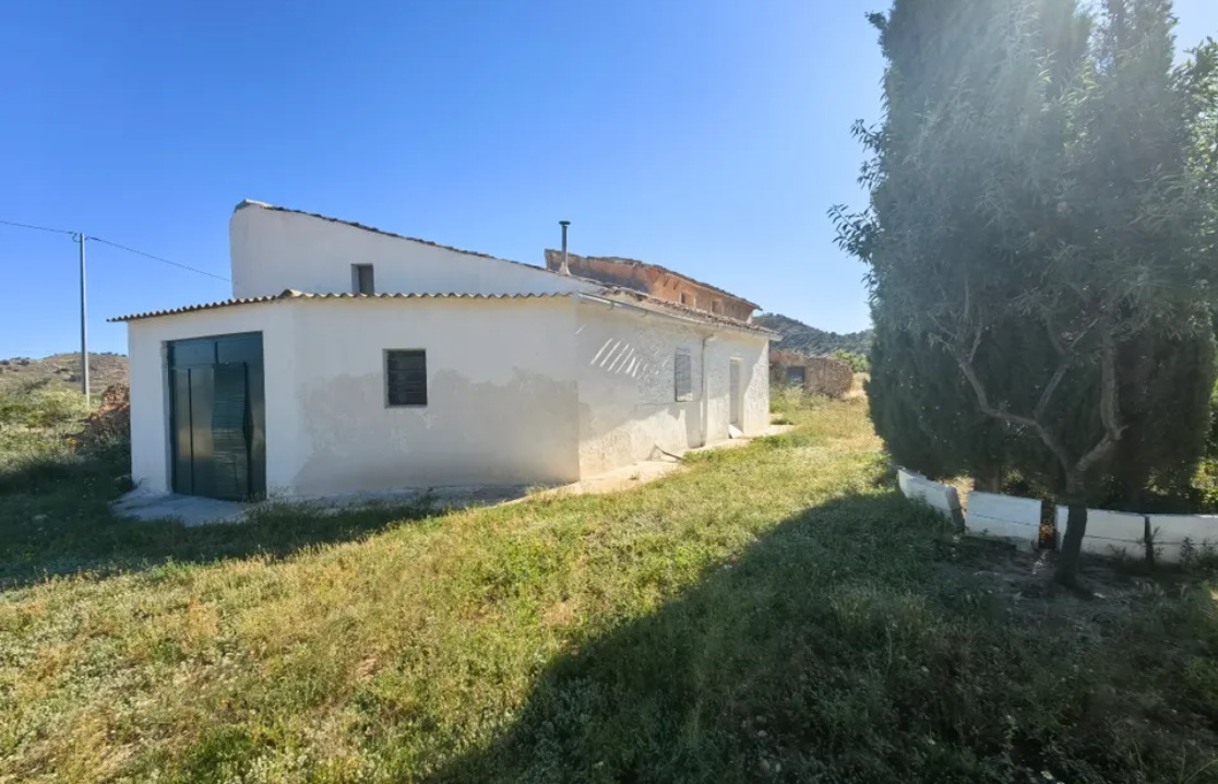 House in Yecla - view 1