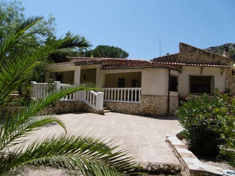 Villa in Yecla - view 1
