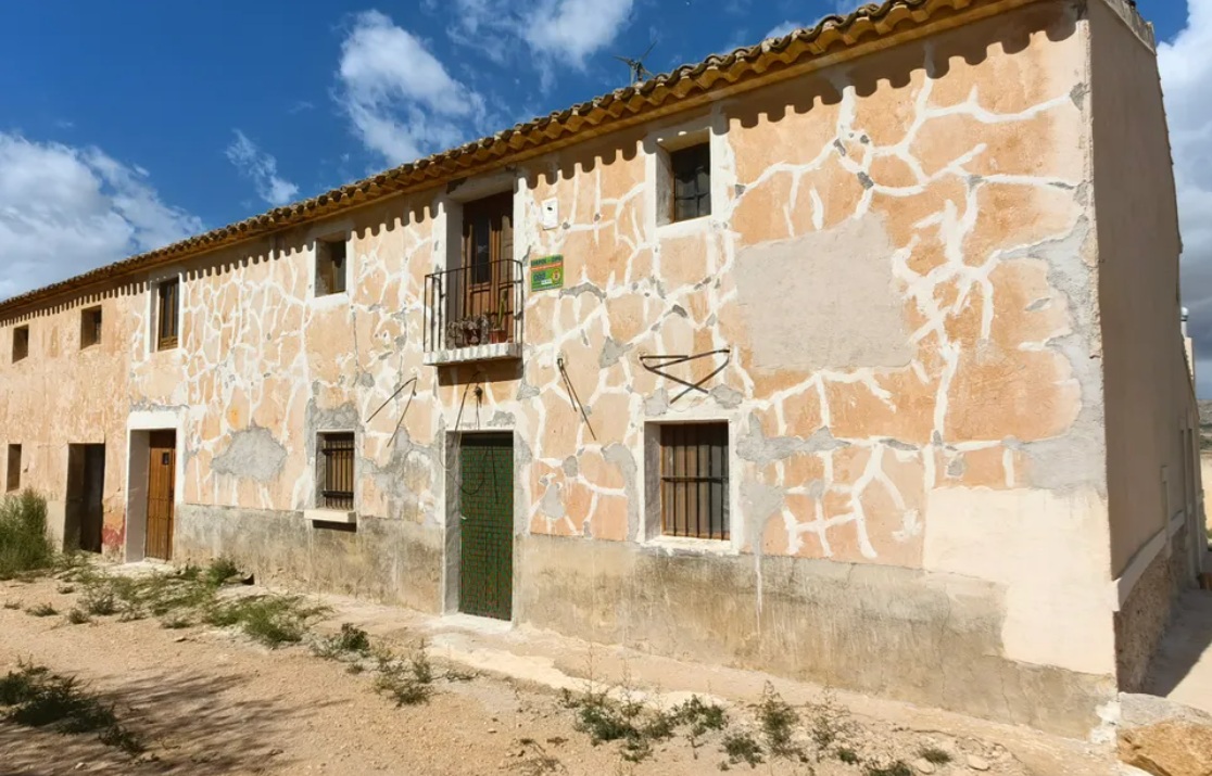 House in Yecla - view 1