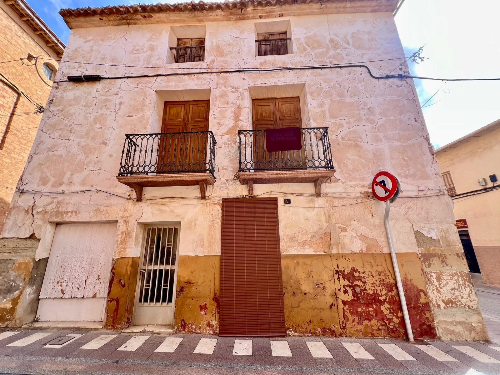 House in Pinoso - view 1