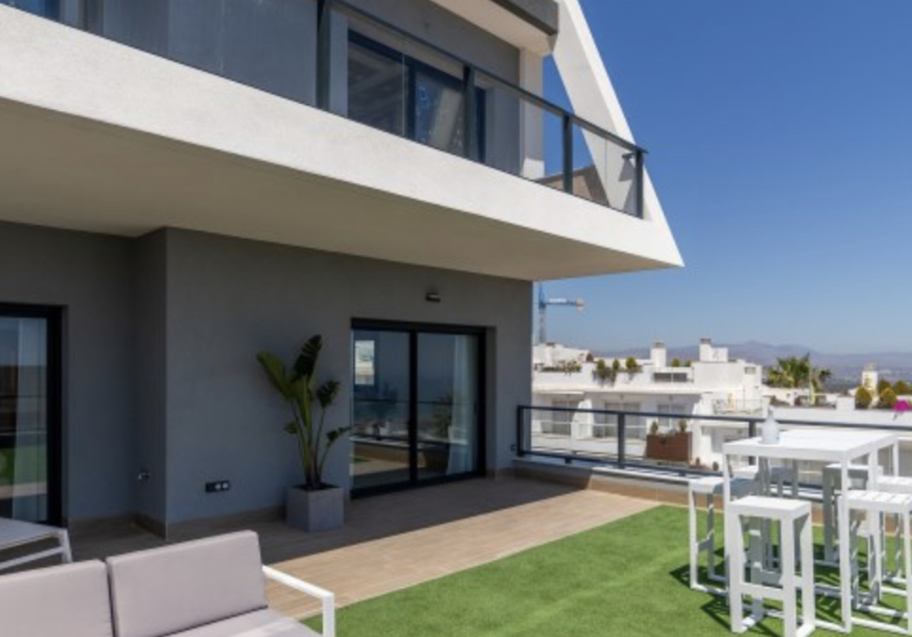 Apartment in Alicante - view 1