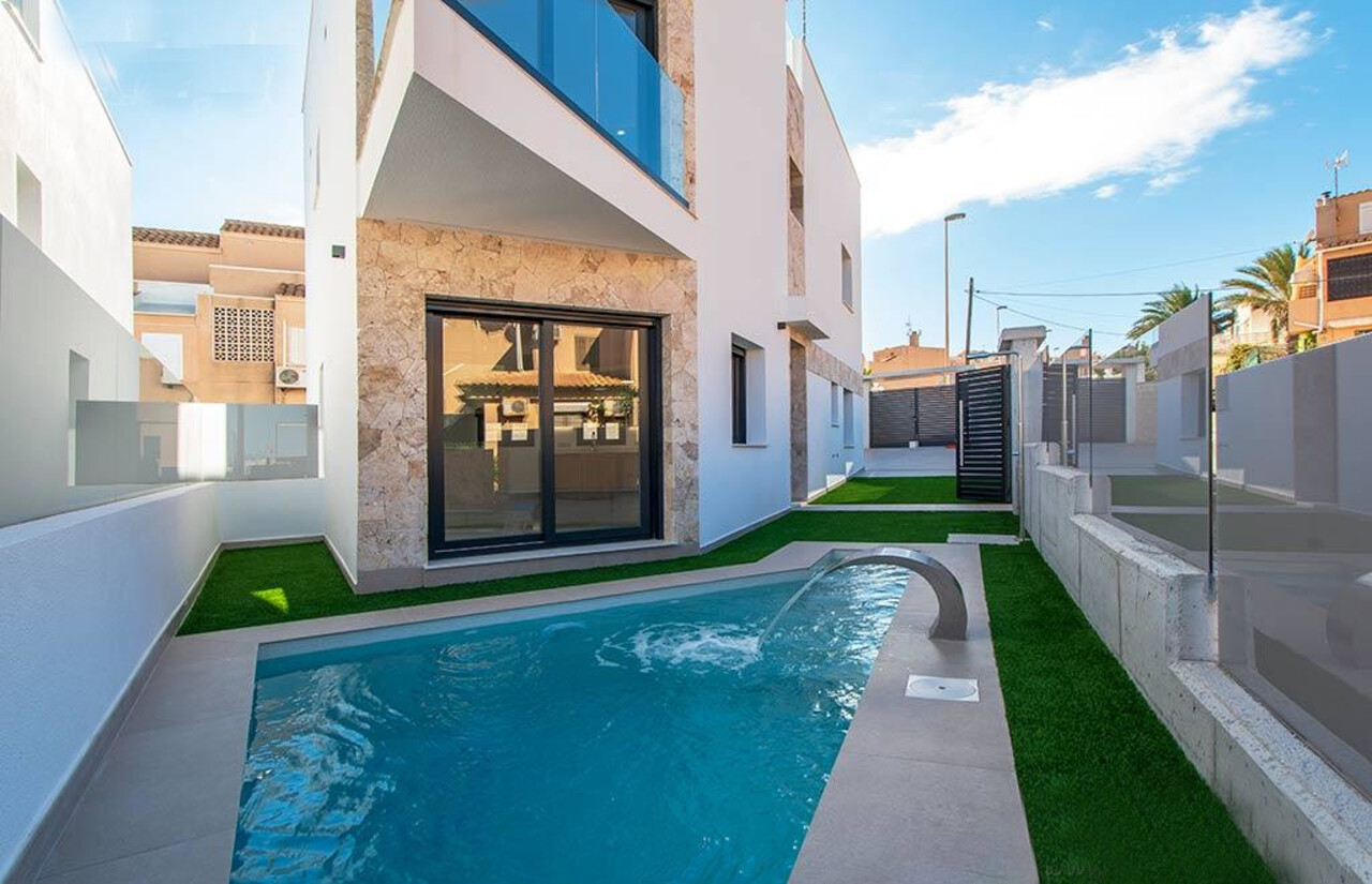 Villa in Alicante - view 1