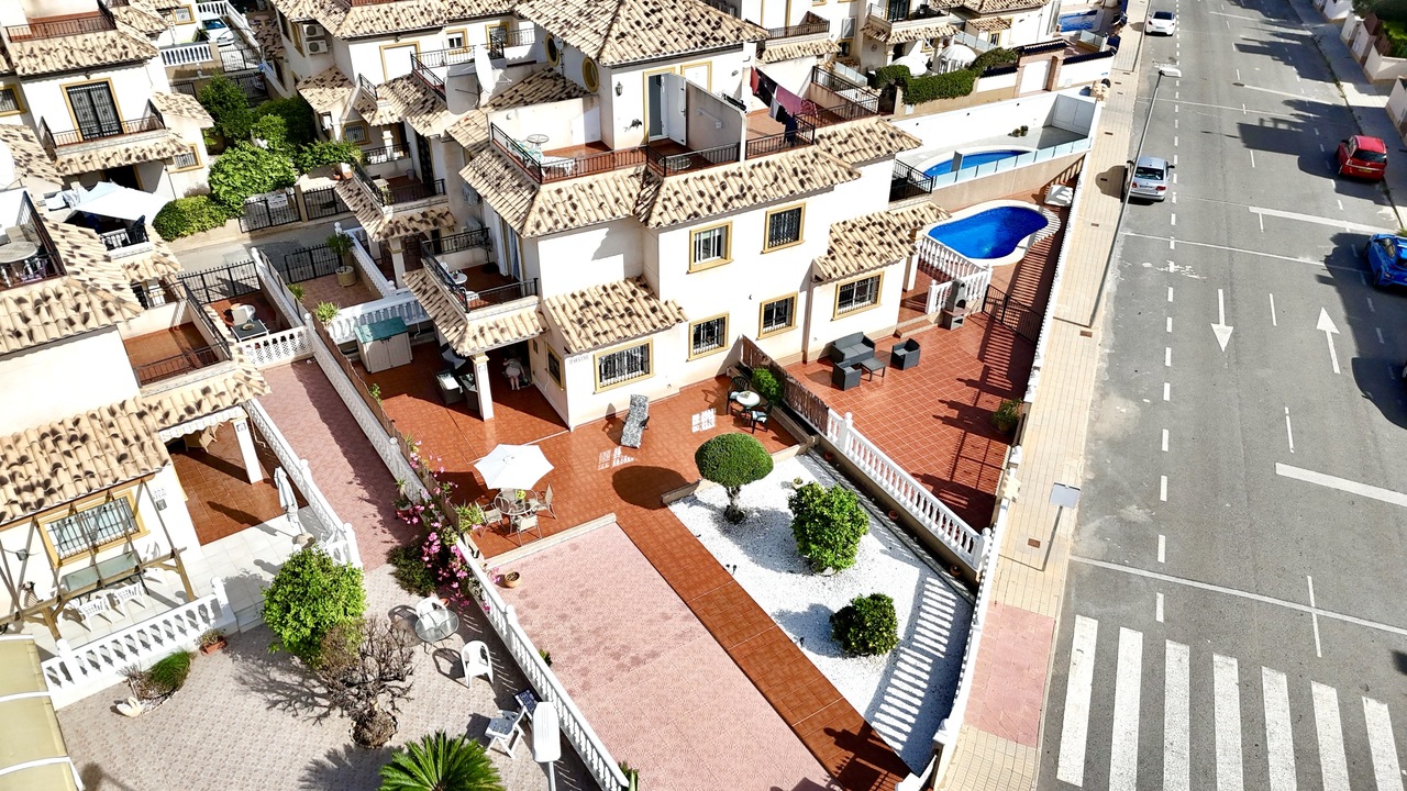House in La Zenia - view 1
