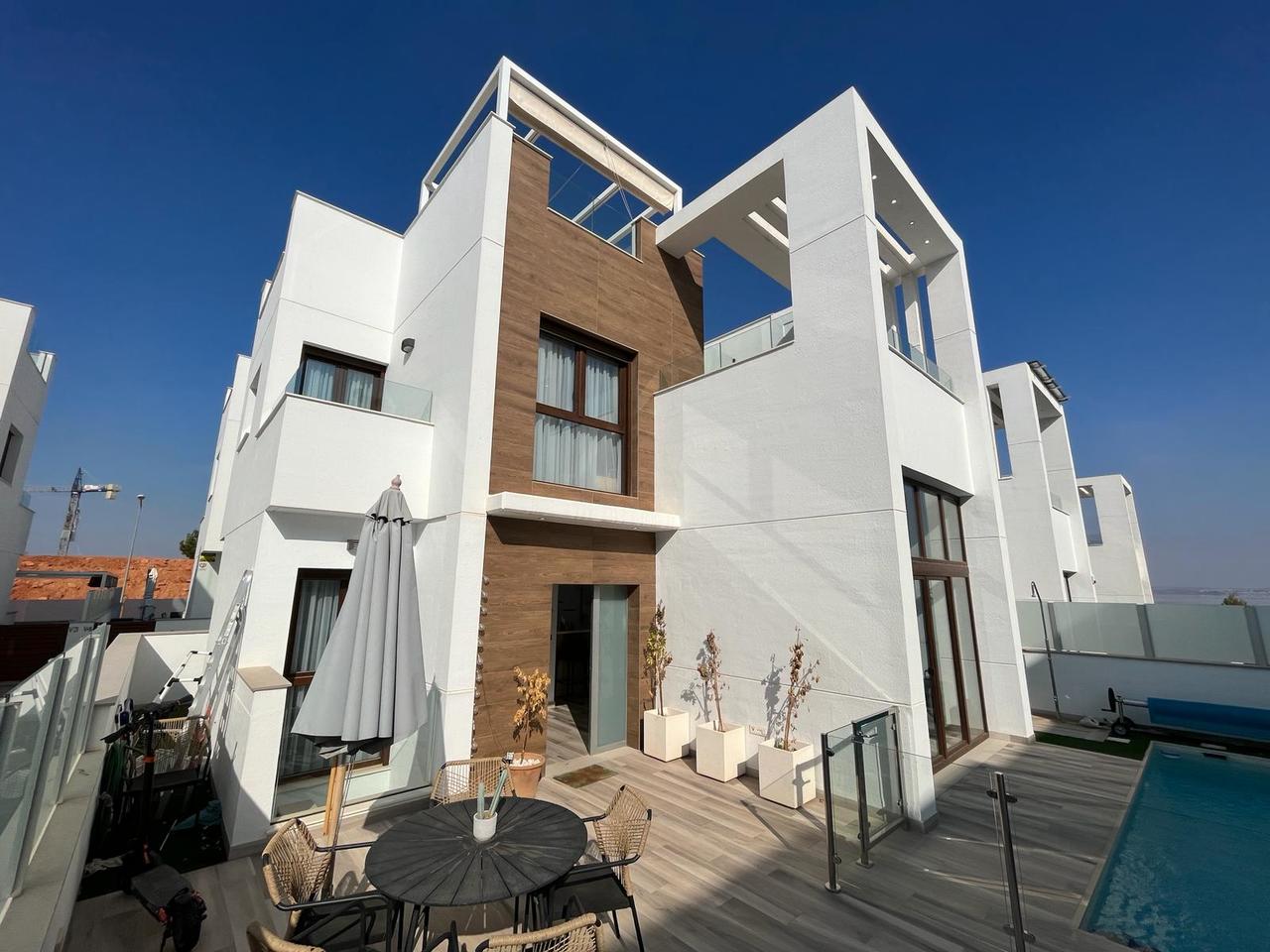 House in Alicante - view 1