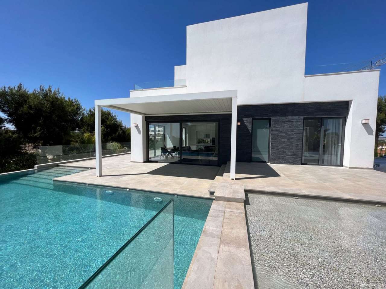 House in Alicante - view 1