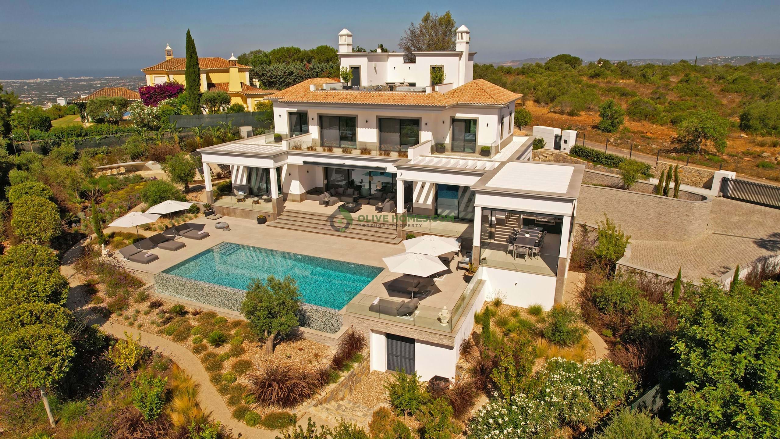 Villa in Loule - view 1