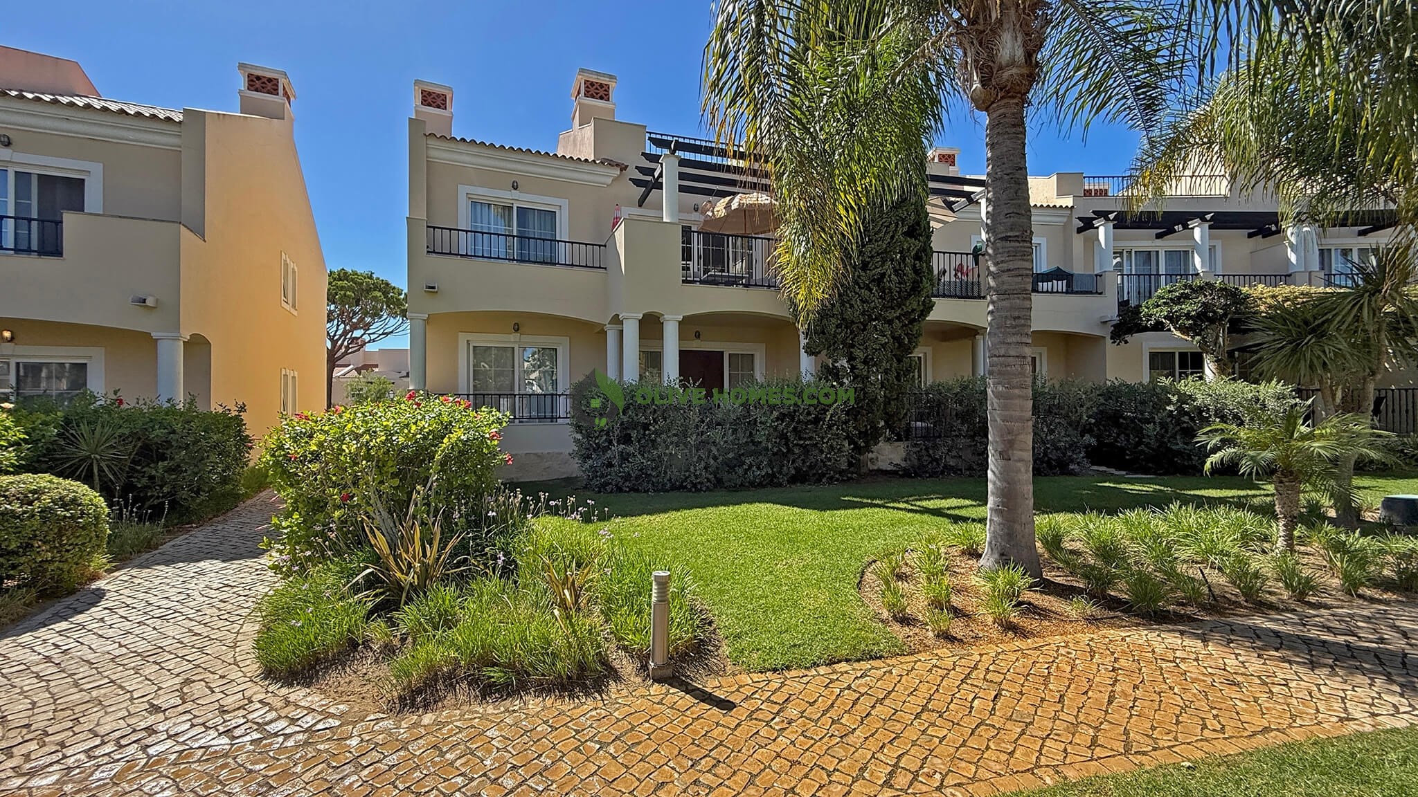 Apartment in Quarteira - view 1