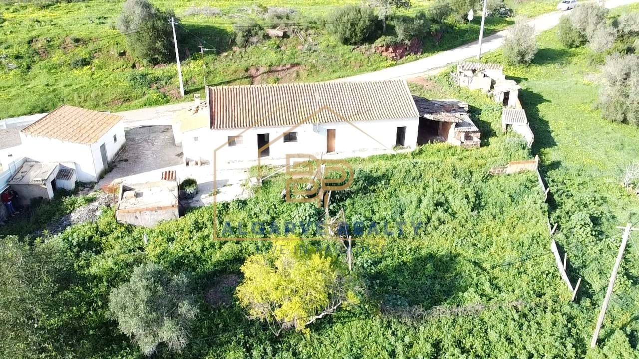 House in Mexilhoeira Grande - view 1