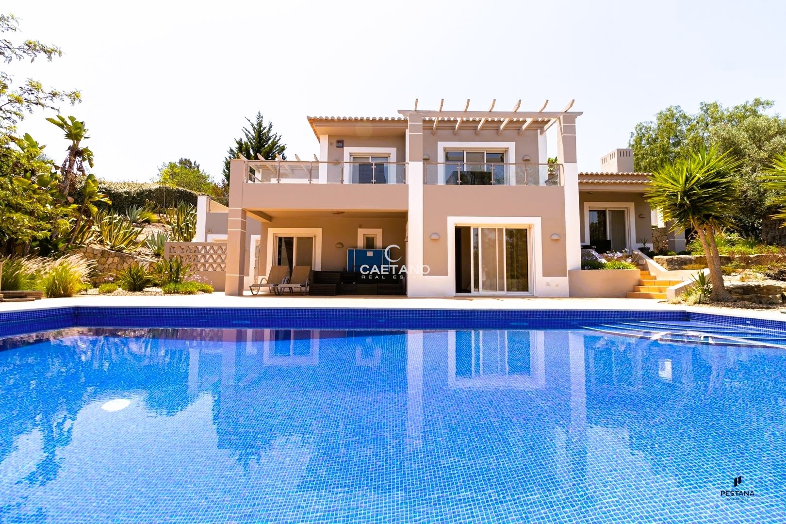 Villa in Estombar - view 1