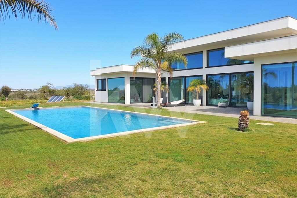 Villa in Guia - view 1