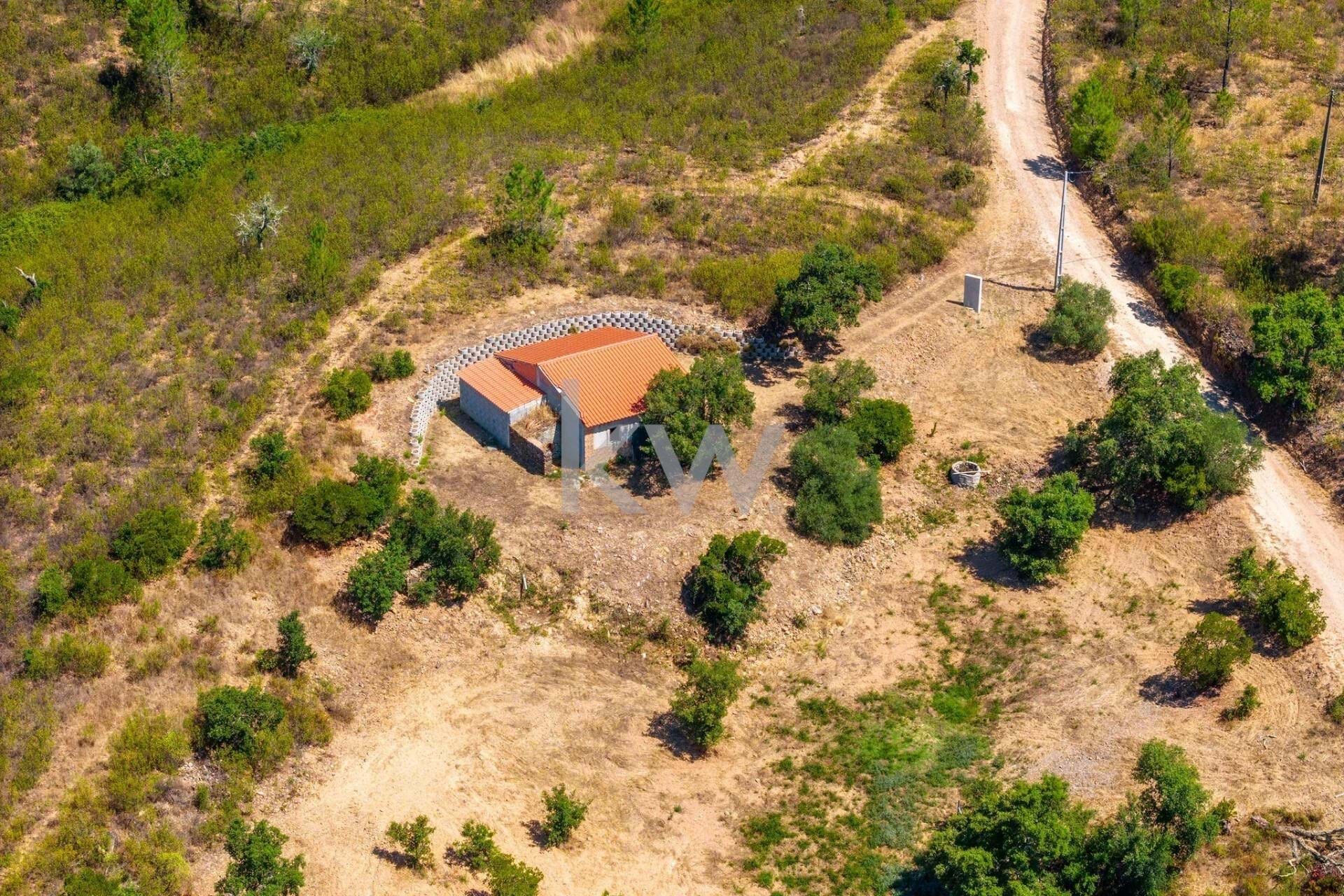 Villa in Salir - view 1