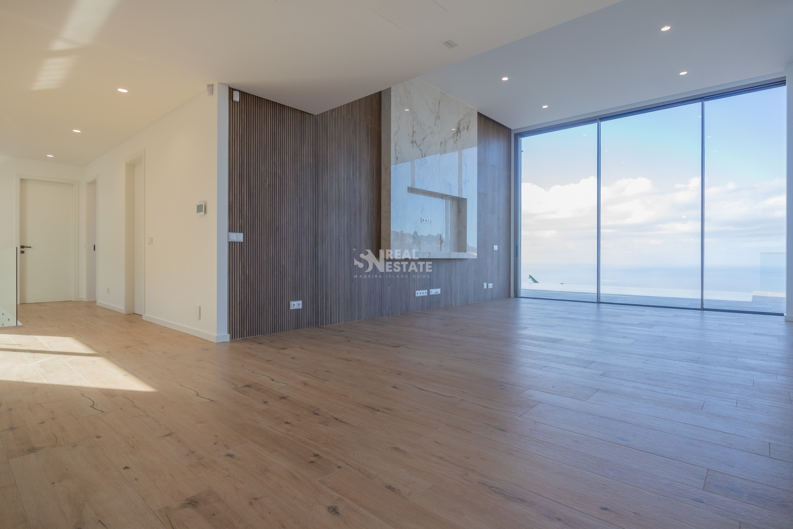 Villa in Estreito da Calheta - view 1