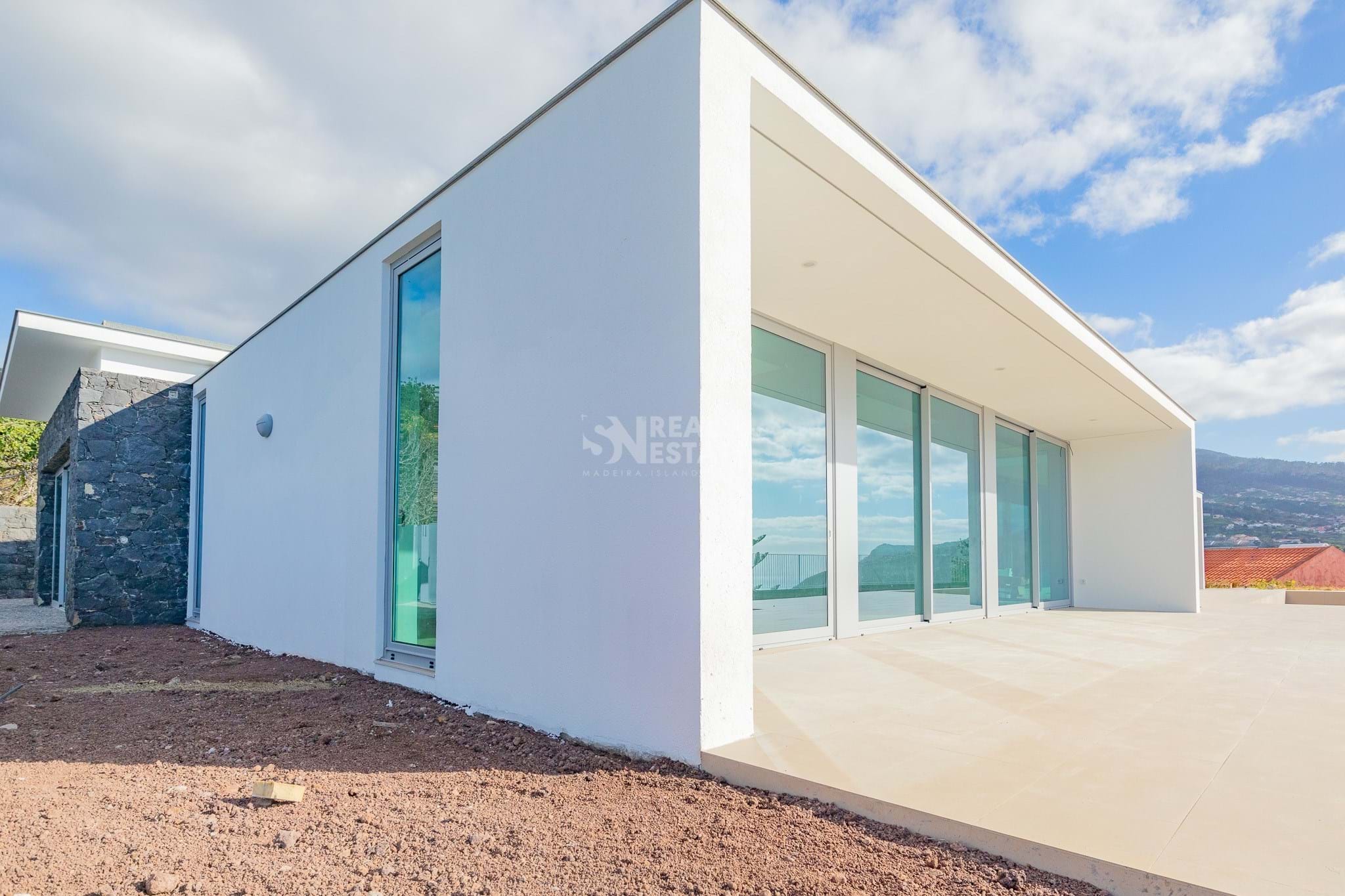 Villa in Estreito da Calheta - view 1