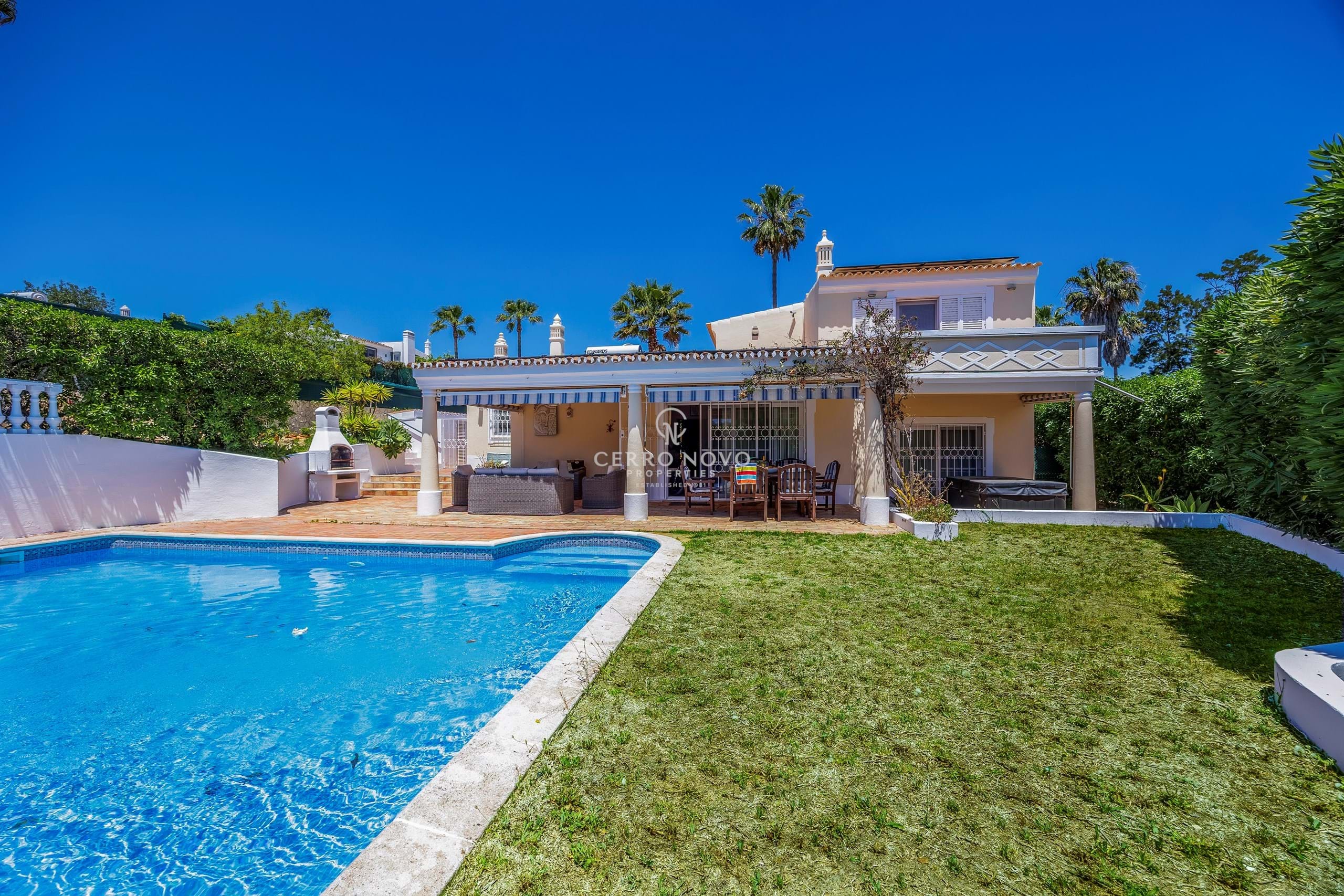 Villa in Guia - view 1