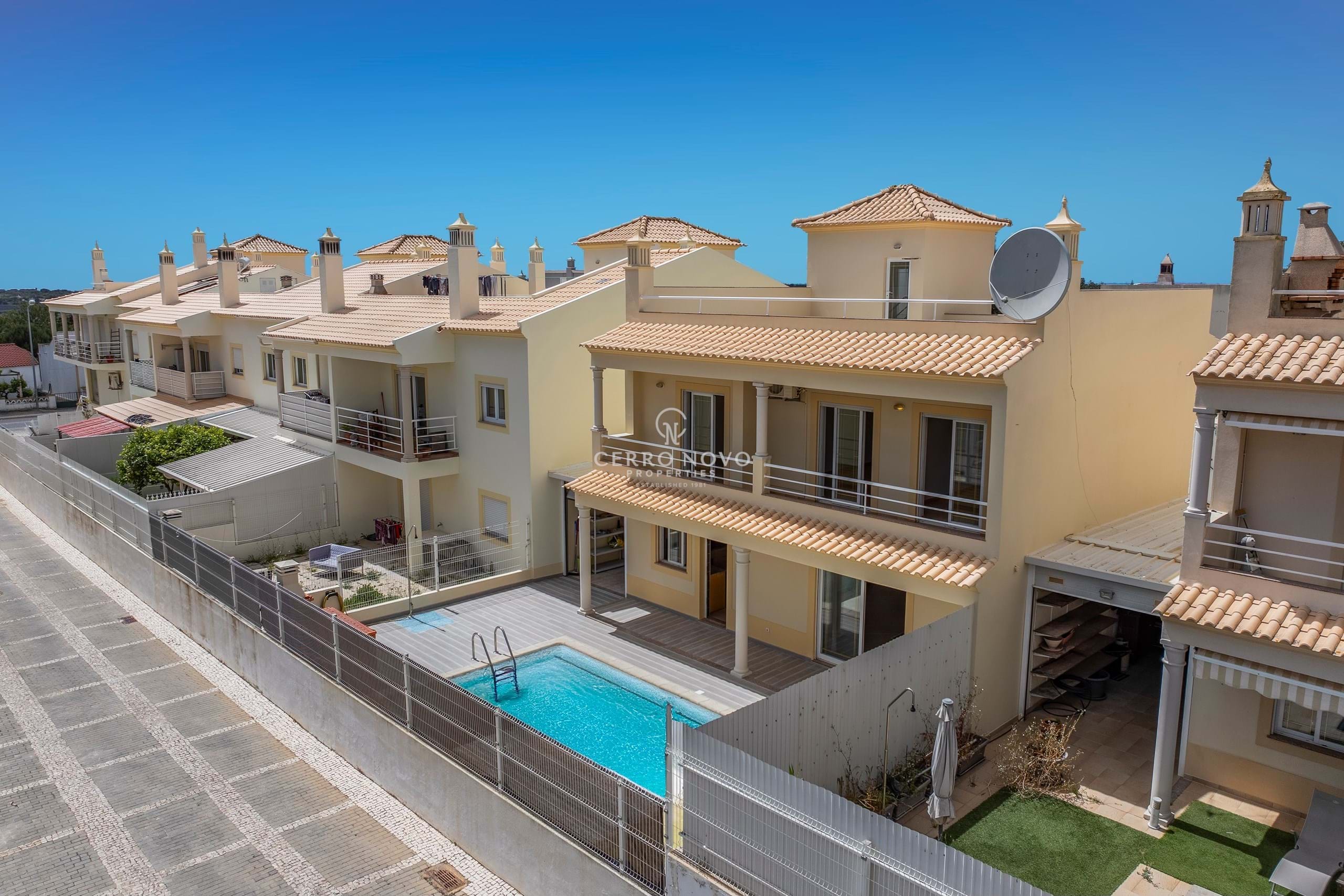 Villa in Lagoas - view 1