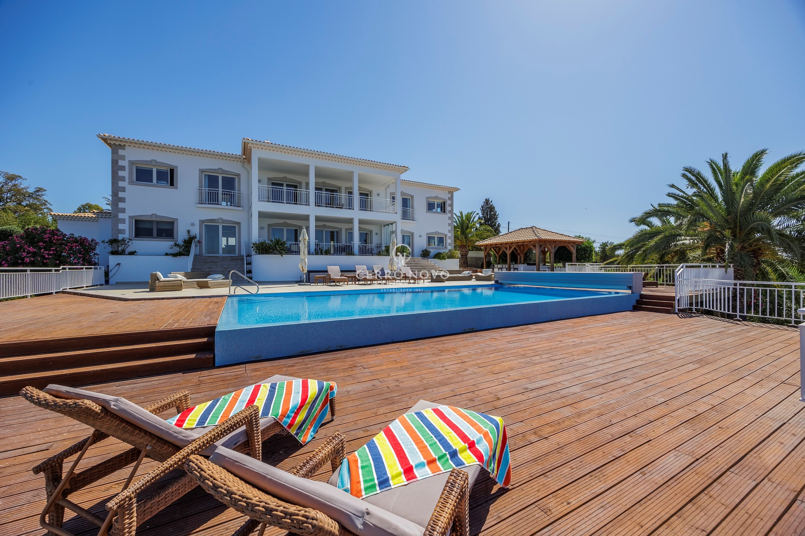 Villa in Guia - view 1