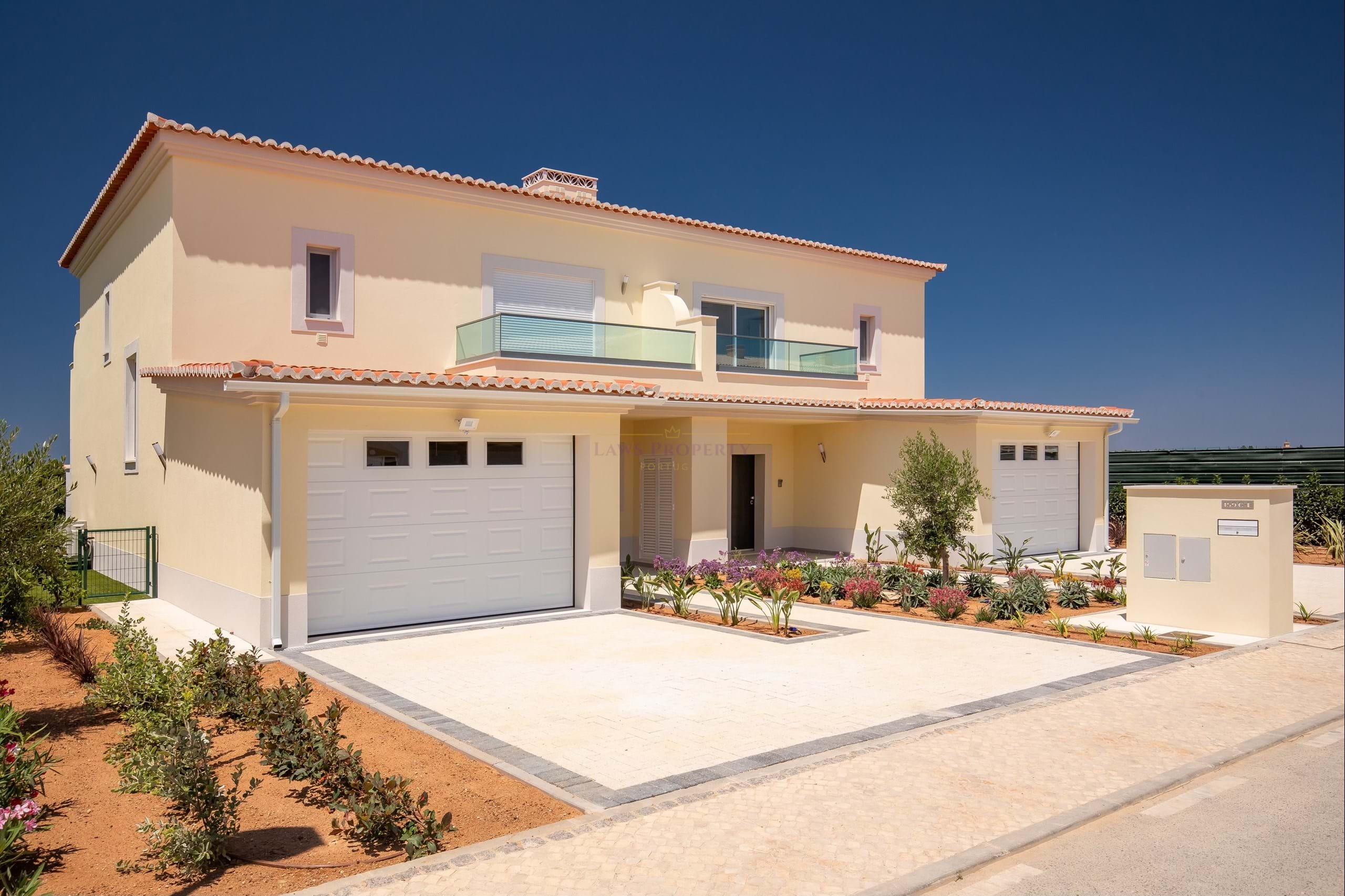 Villa in Lagos - view 1