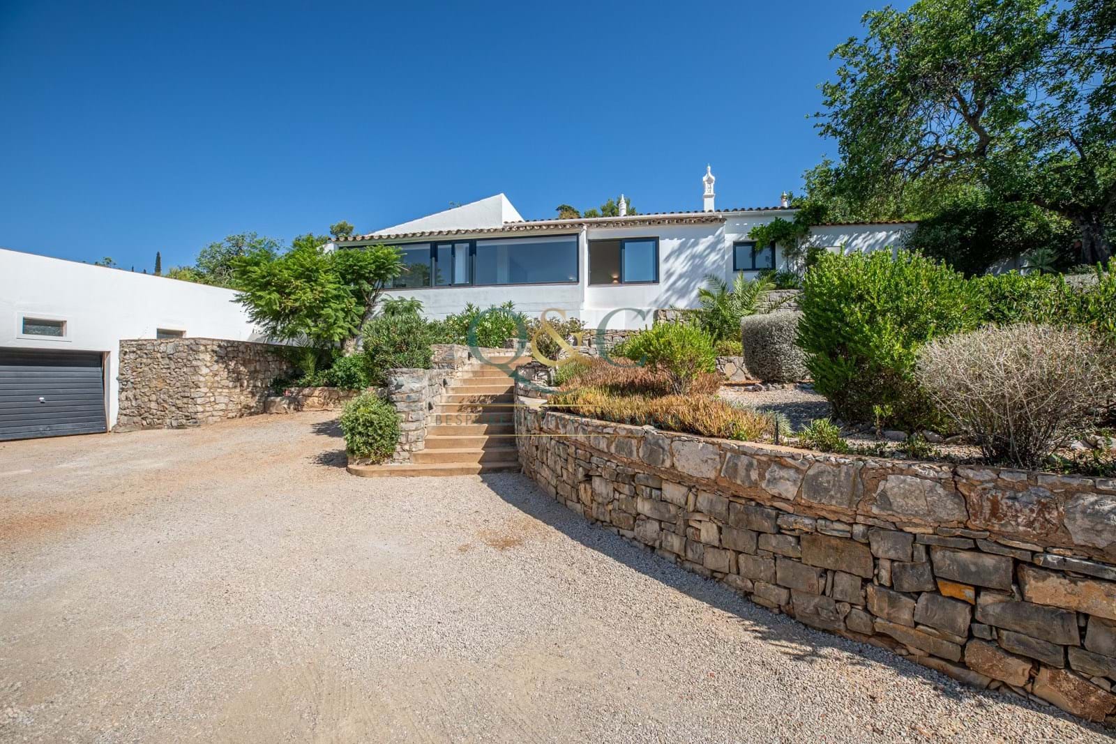 Villa in Santa Barbara de Nexe - view 1