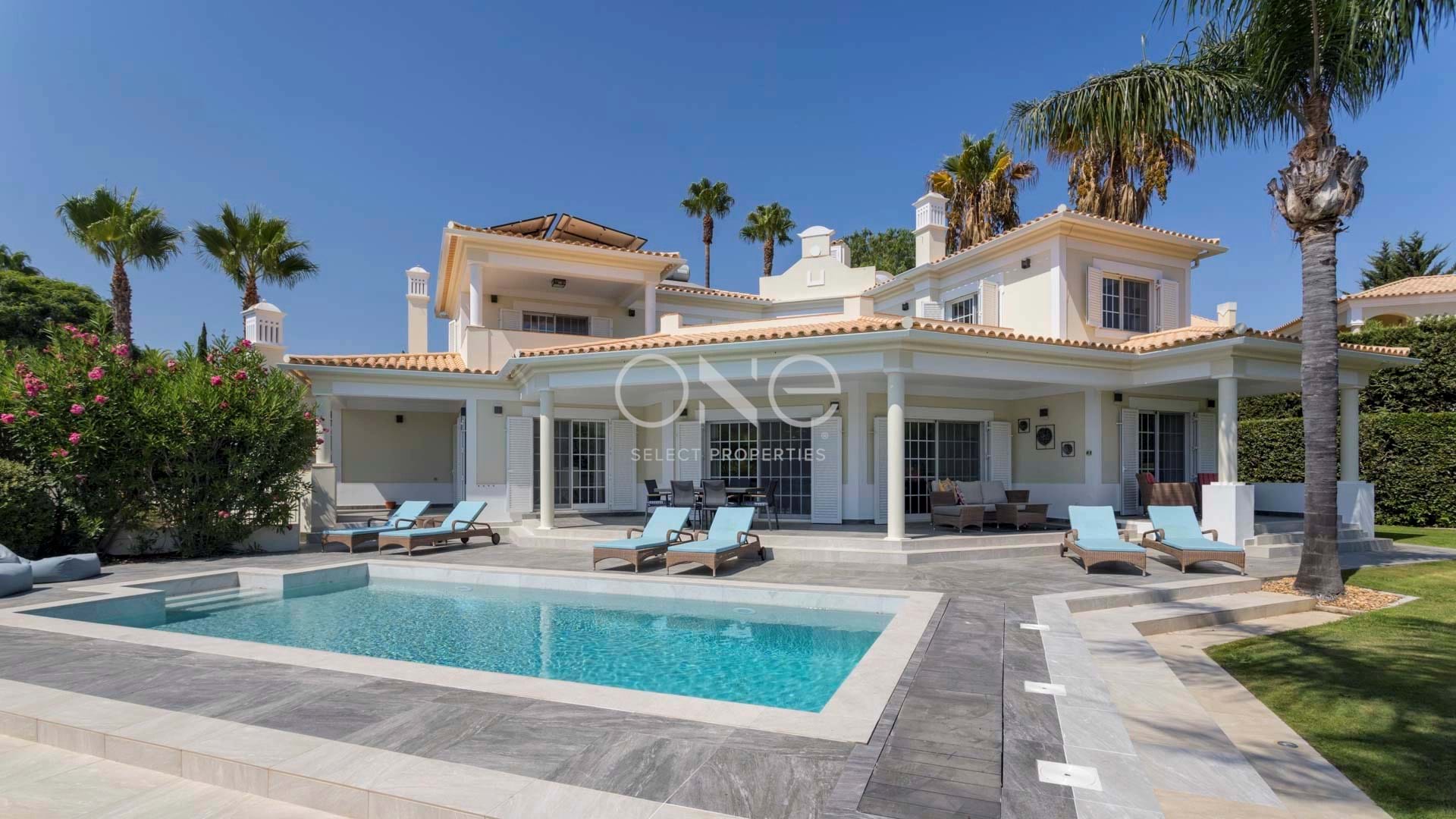 Villa in Loule - view 1
