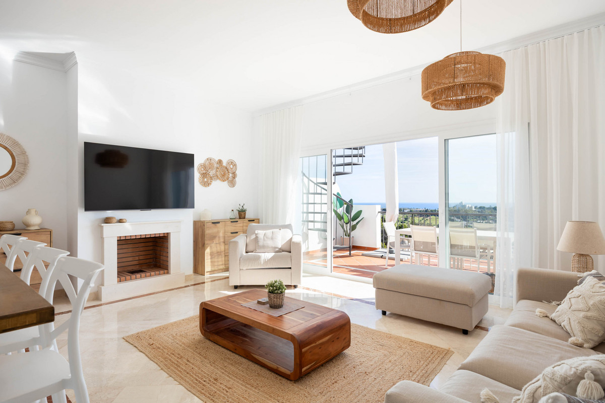 Apartment in Benahavis - view 1