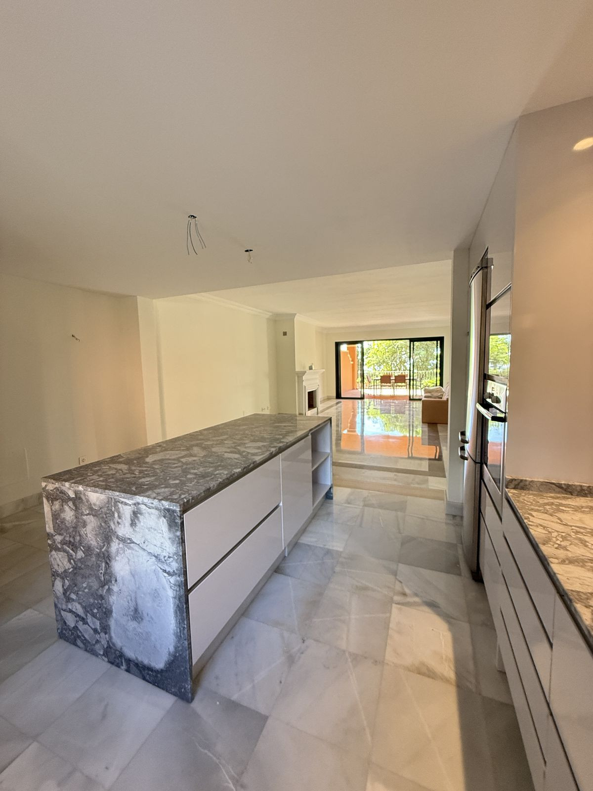 Apartment in Benahavis - view 1