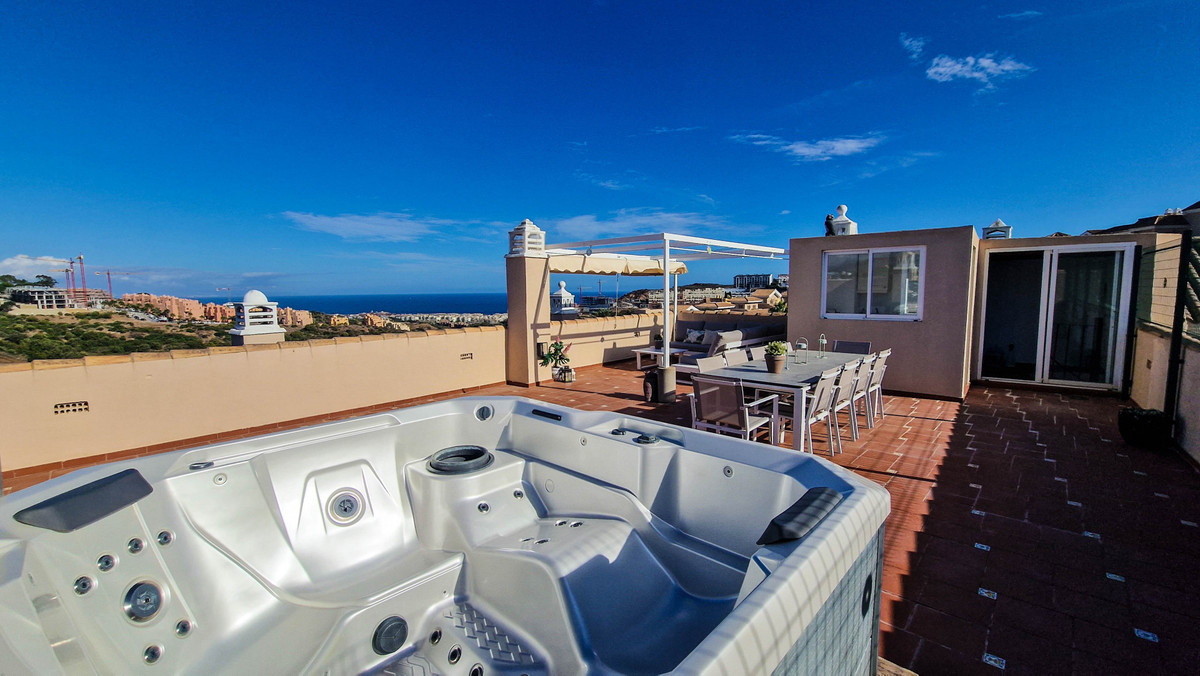 Apartment in La Duquesa - view 1