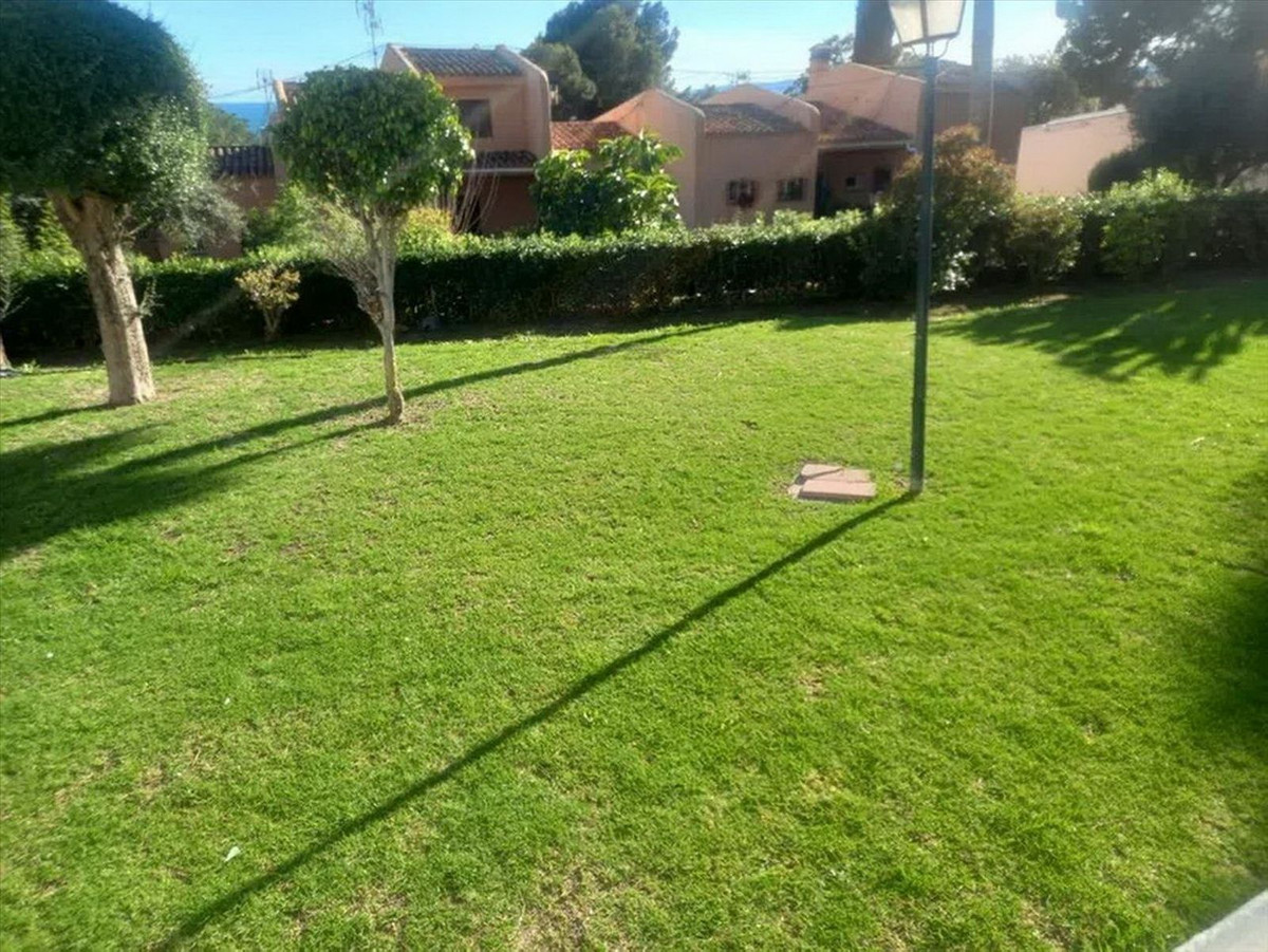 Apartment in Estepona - view 1