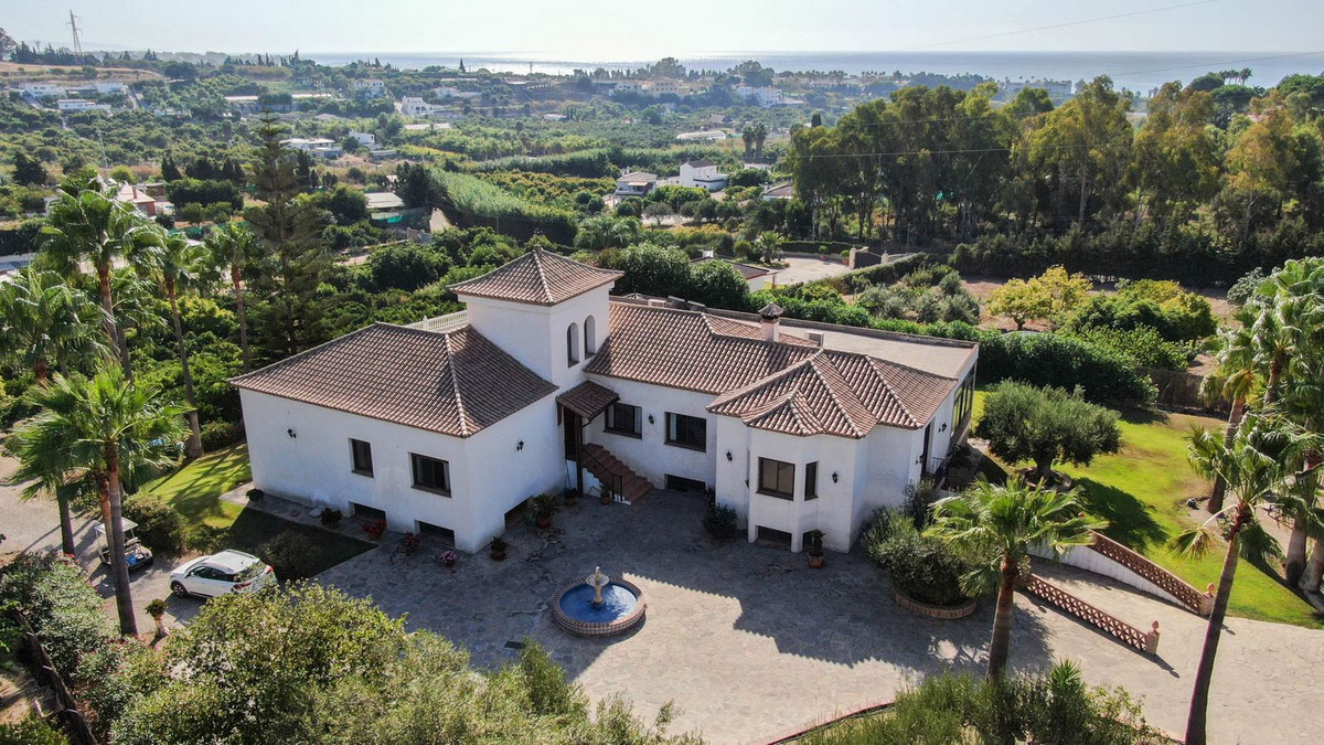 House in Estepona - view 1
