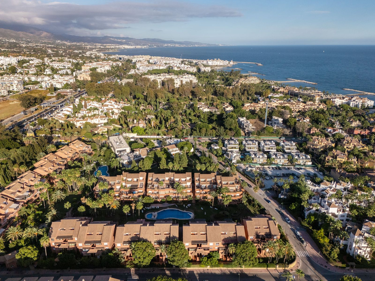 Apartment in Puerto Banus - view 1