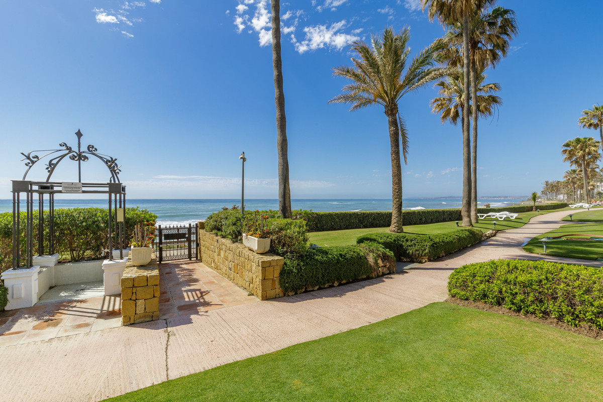 Apartment in Estepona - view 1