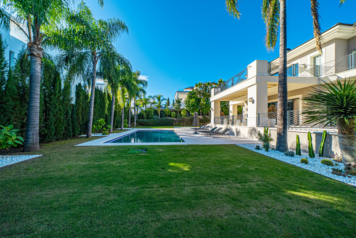 House in Benahavis - view 1