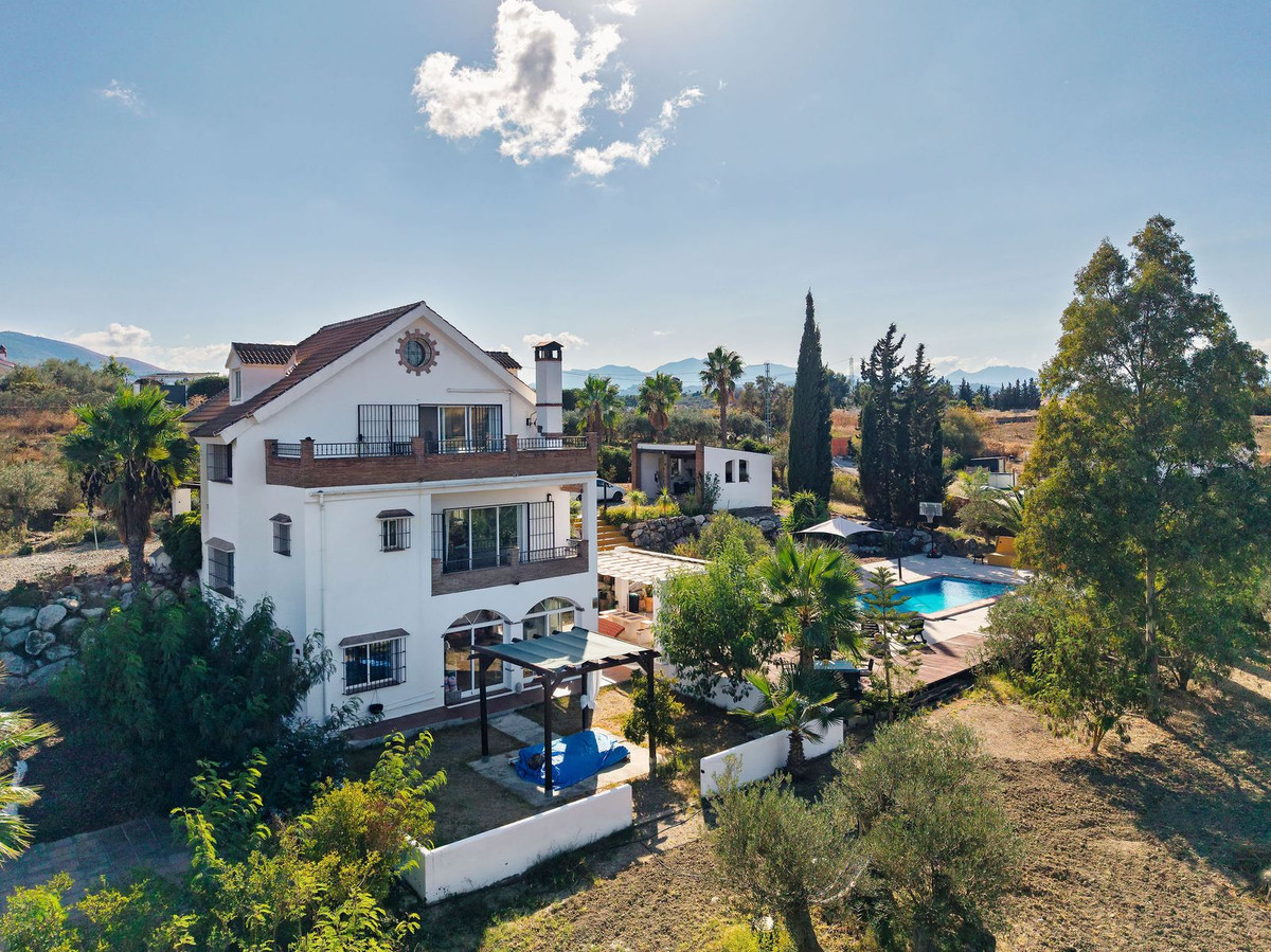 House in Alhaurin el Grande - view 1