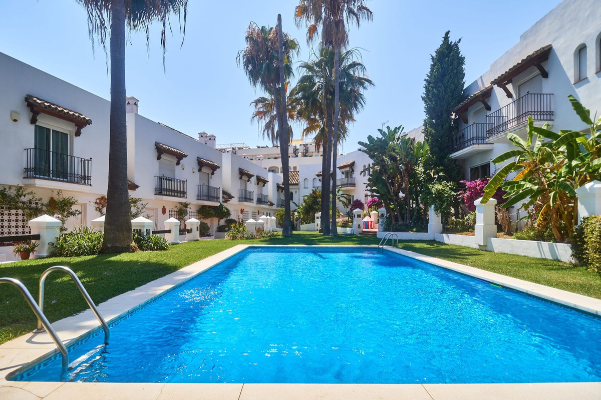House in Nueva Andalucia - view 1